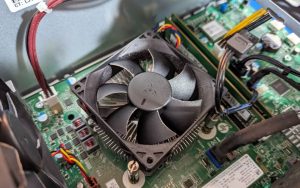 Hệ thống tản nhiệt & bụi bẩn bên trong - “kẻ thù thầm lặng” của giá trị