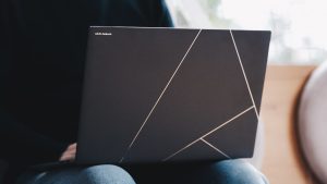 Lợi ích của doanh nghiệp khi chọn dịch vụ thu mua laptop trọn gói